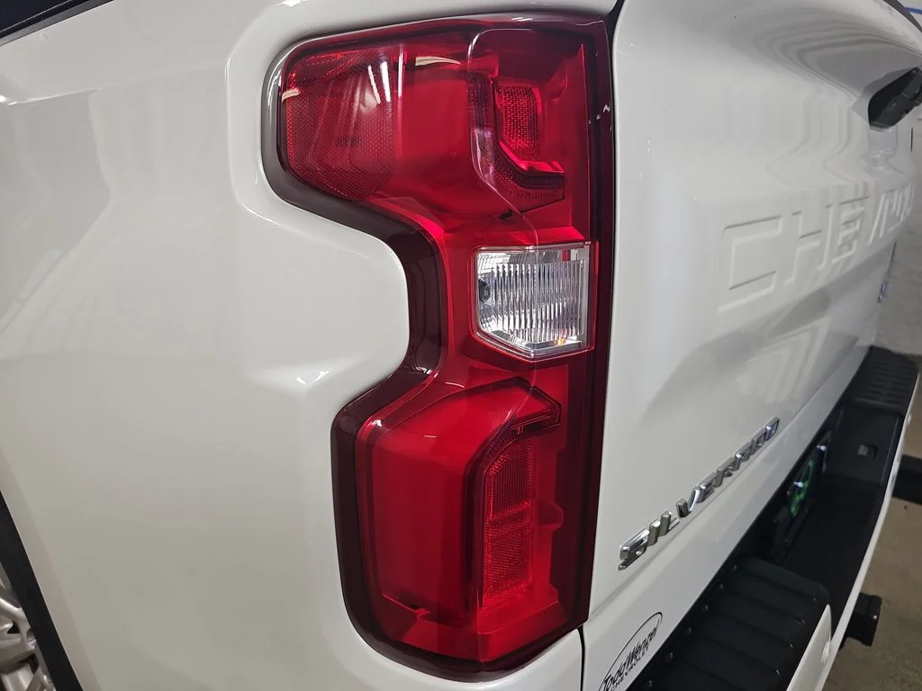 Used 2020 Beige Chevrolet High Country image 40