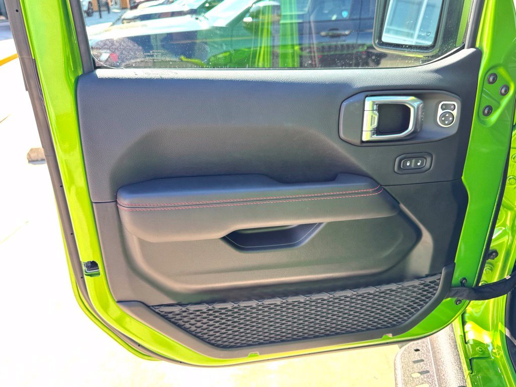 Used 2025 Green Jeep Rubicon image 12