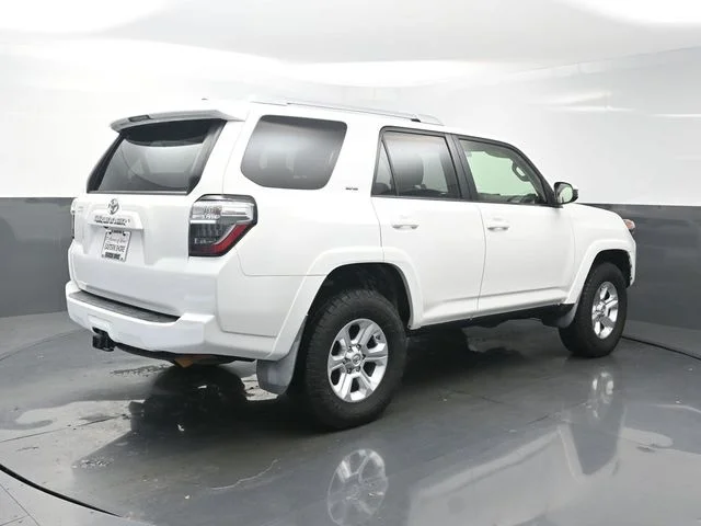 Used 2018 White Toyota SR5 image 7