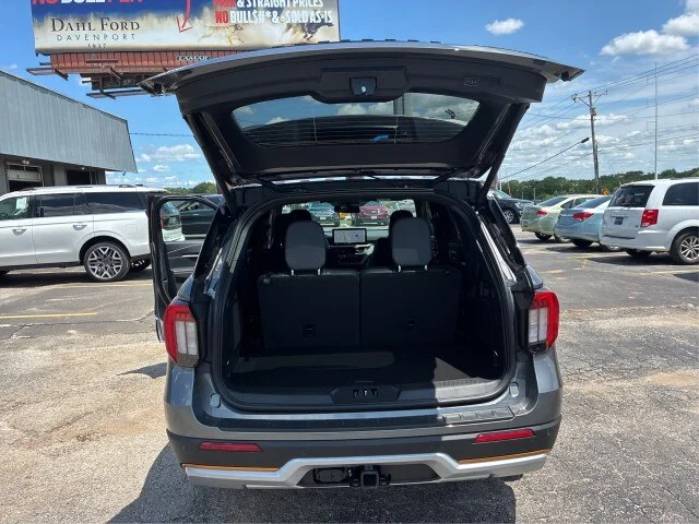 New 2026 Carbonized Gray Metallic Ford Tremor® image 36