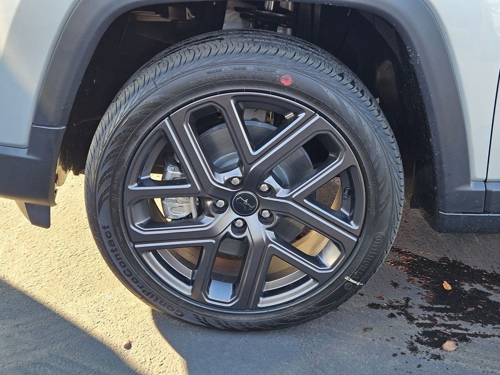 New 2026 Silver Zynith Metallic Clearcoat Jeep Latitude image 38
