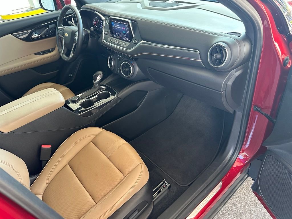 Used 2022 Red Chevrolet Premier image 38