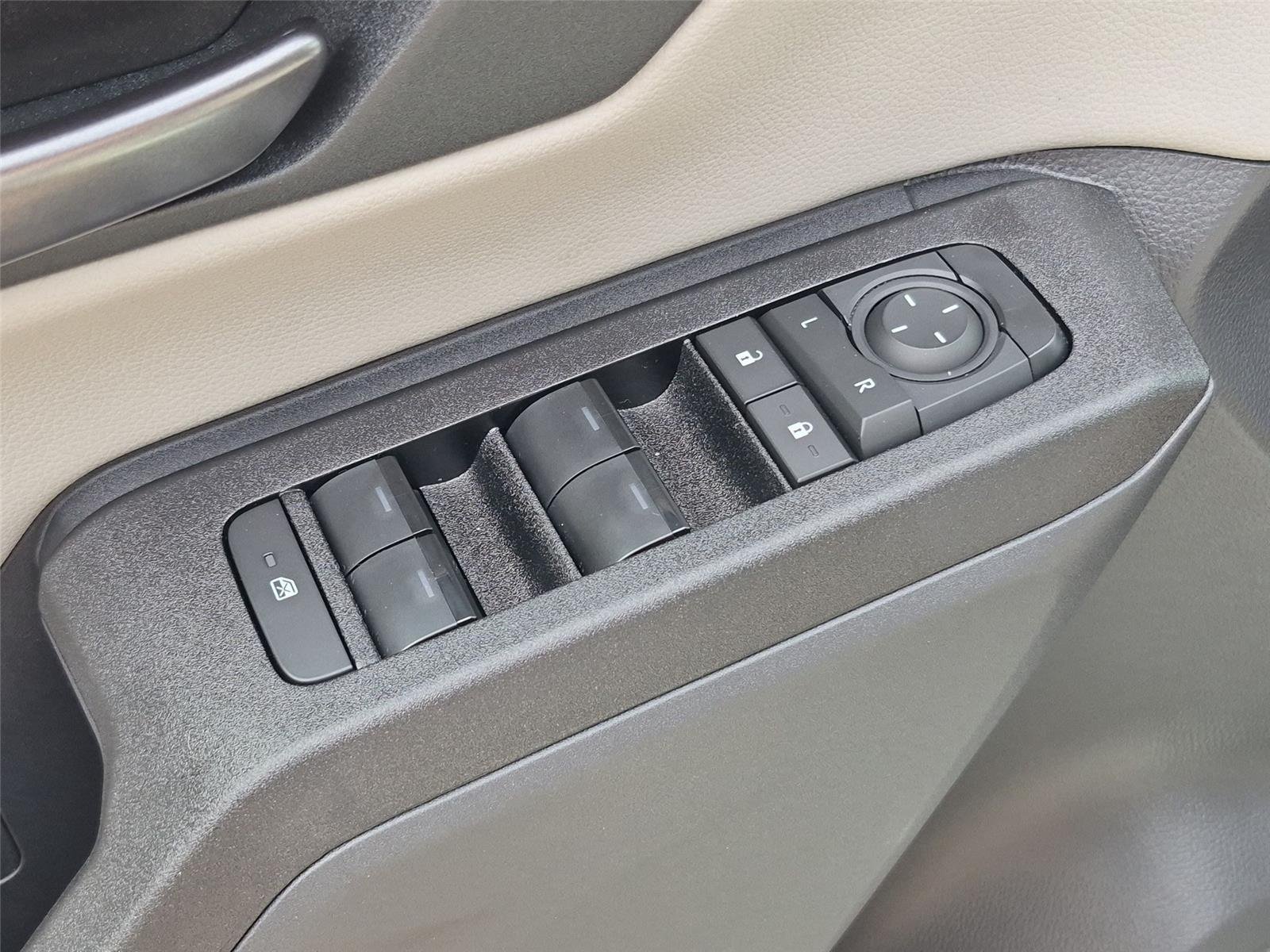 New 2026 Ice Cap Toyota XLE Premium image 15