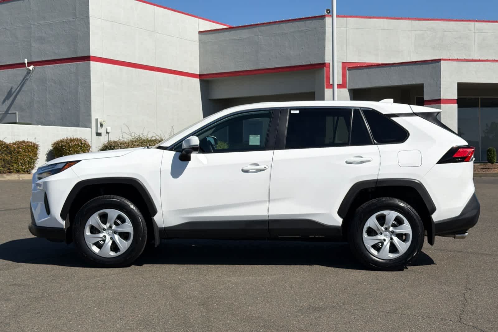 Used 2025 Ice Cap Toyota LE image 9