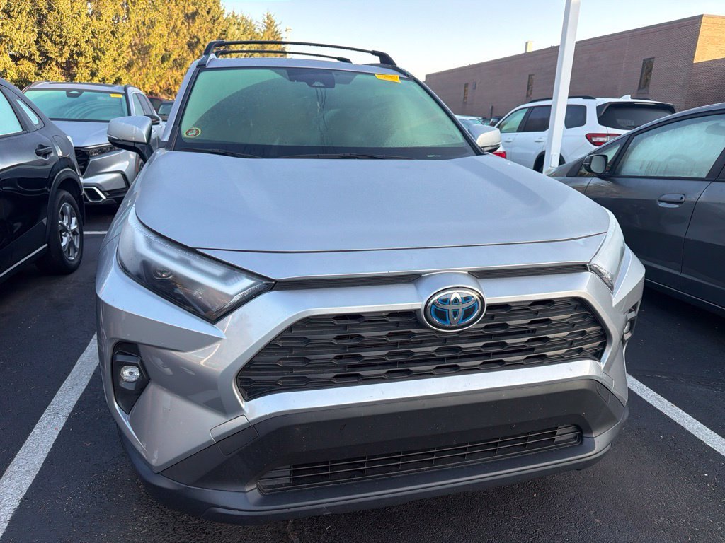 Used 2022 Silver Sky Metallic Toyota XLE Premium image 5