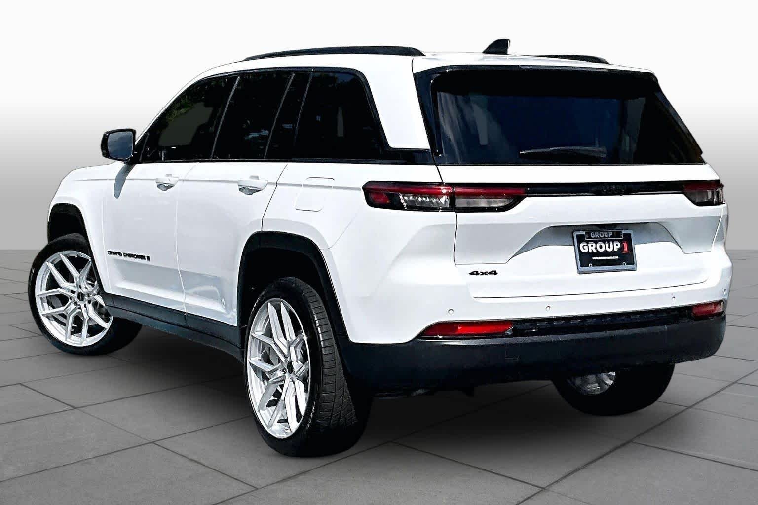 Used 2025 Bright White Clearcoat Jeep Altitude X image 12