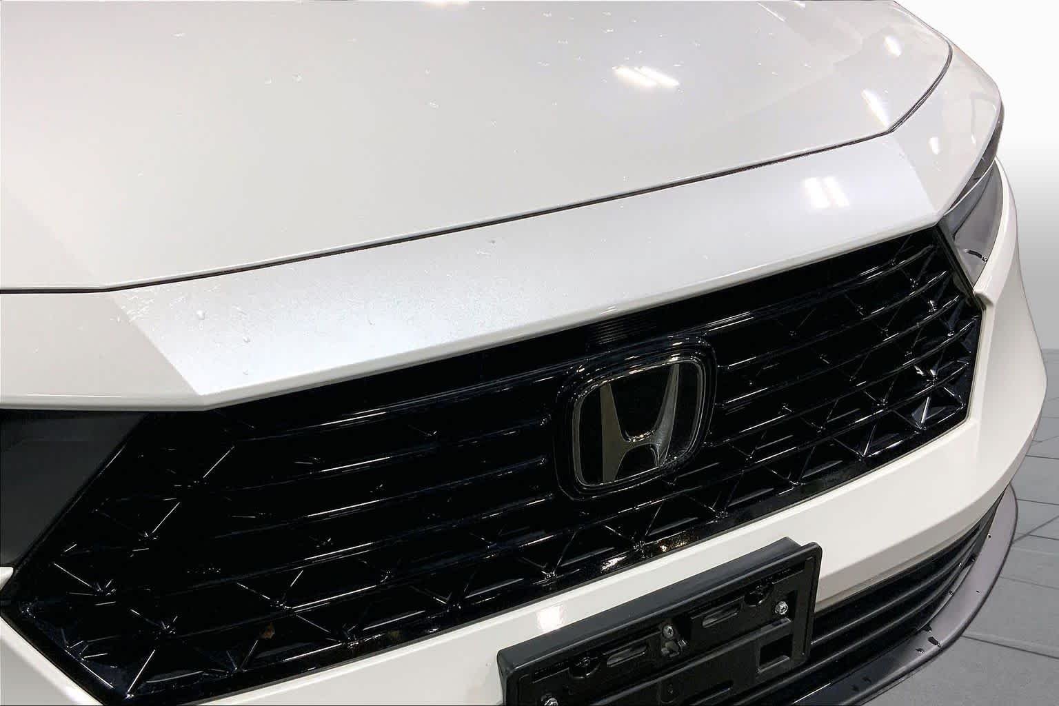 Used 2025 Platinum White Pearl Honda Sport image 30