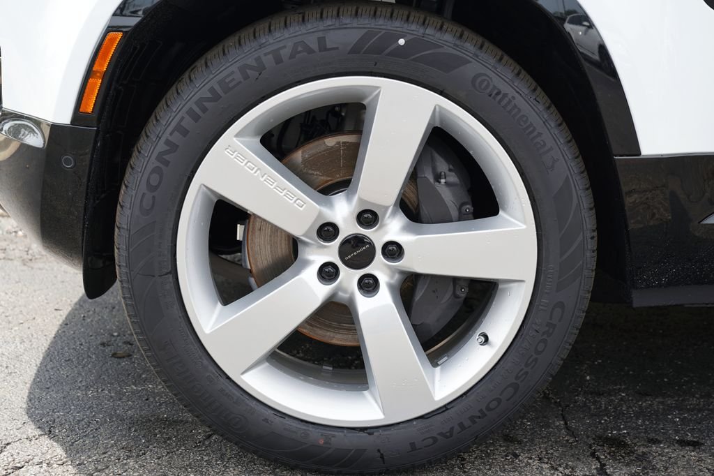 New 2026 Fuji White Land Rover X-Dynamic SE image 8
