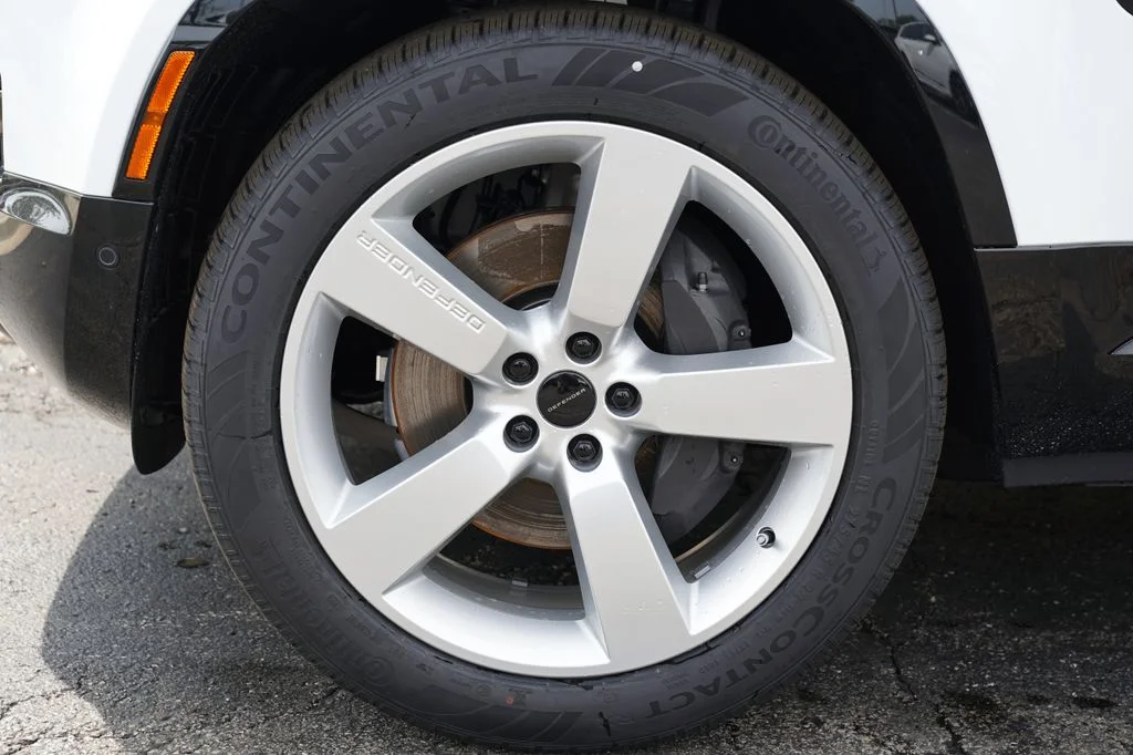 New 2026 Fuji White Land Rover X-Dynamic SE image 8