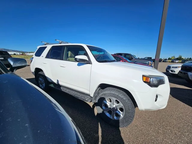 Used 2016 Super White Toyota SR5 image 5