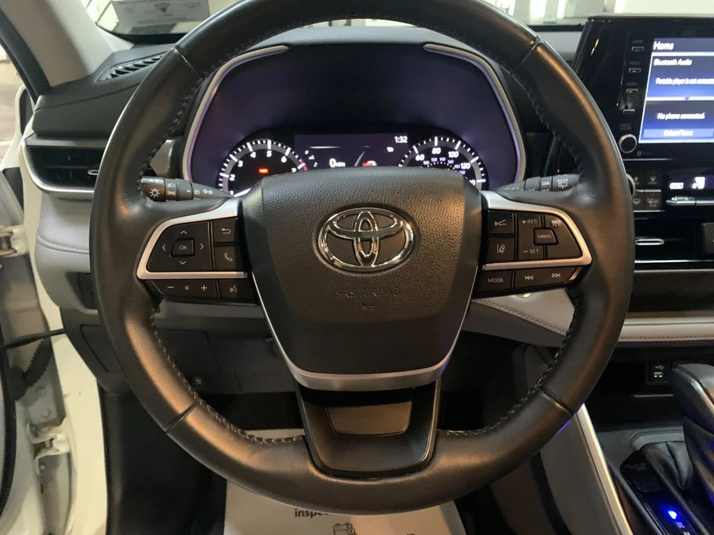 Used 2022 Beige Toyota XLE image 29