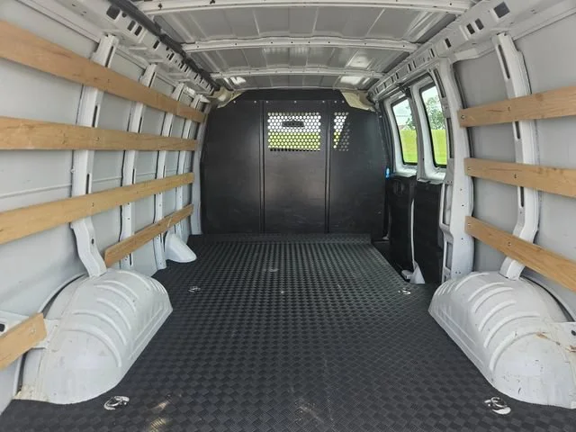 Used 2025 Summit White Chevrolet WT image 23