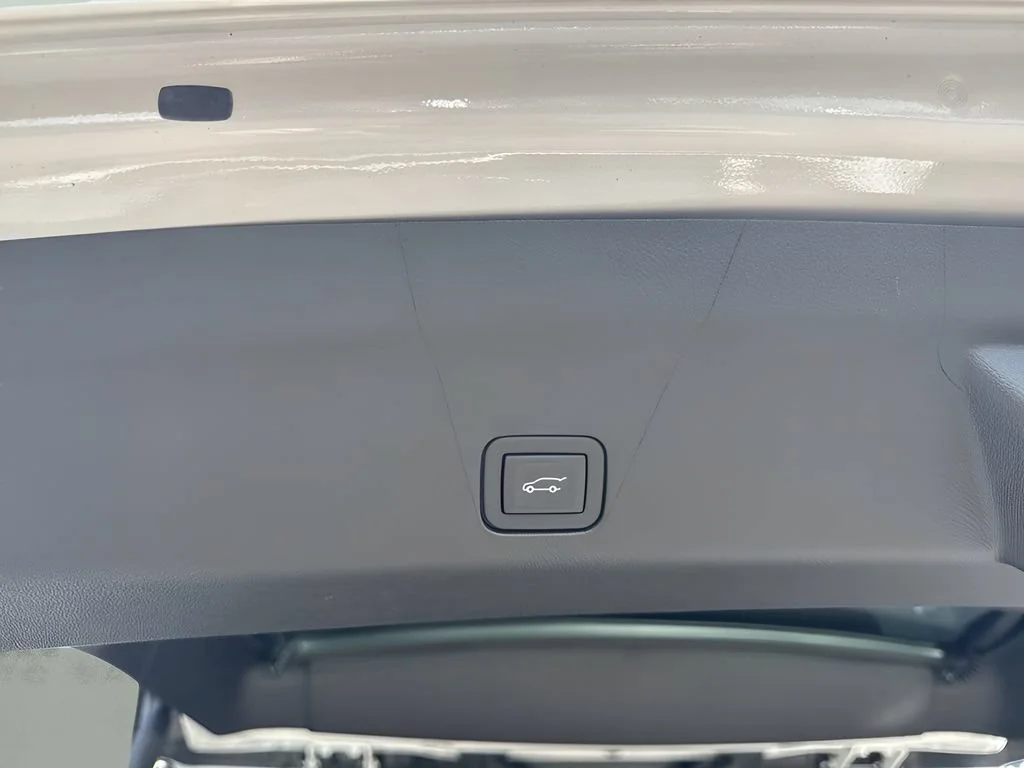 Used 2025 Crystal White Tricoat Cadillac Sport Platinum image 34