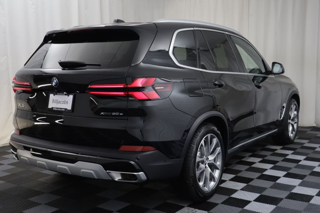 New 2026 Black Sapphire Metallic BMW xDrive50e image 18