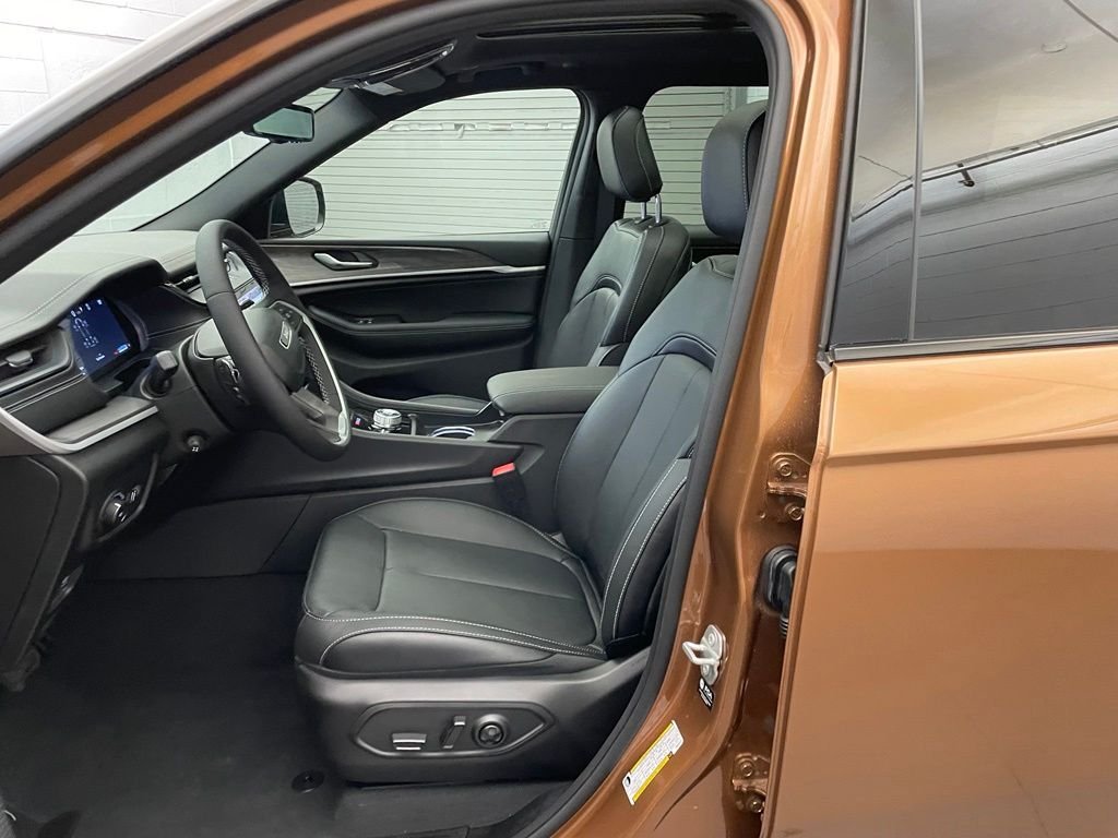 New 2026 Copper Shino Metallic Clear-Coat Exterior Paint Jeep Limited Reserve image 16