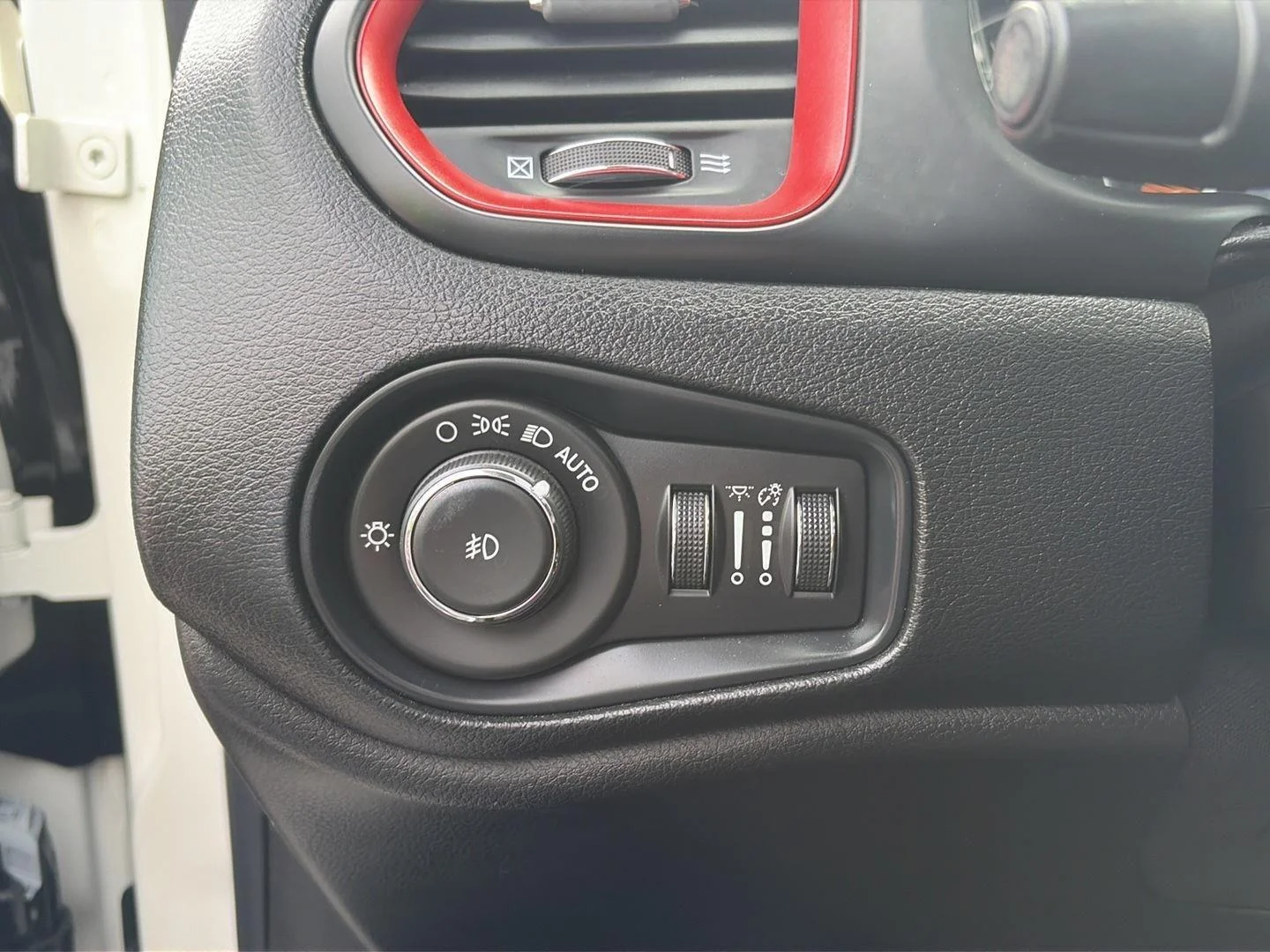 Certified Used 2021 Alpine White Clearcoat Jeep Trailhawk image 23