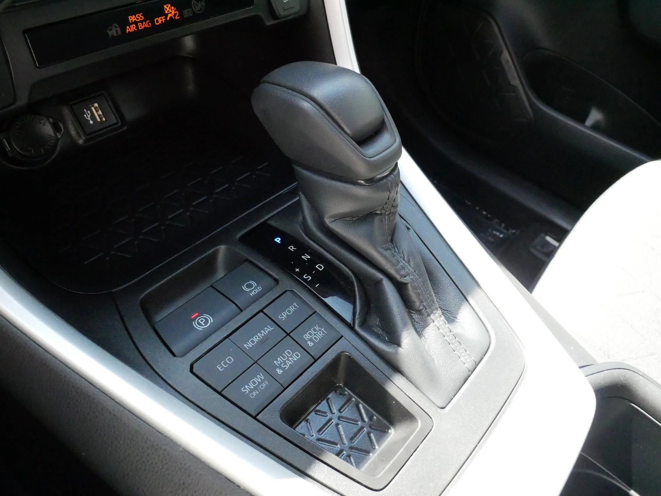 Used 2023 Silver Sky Metallic Toyota XLE image 24