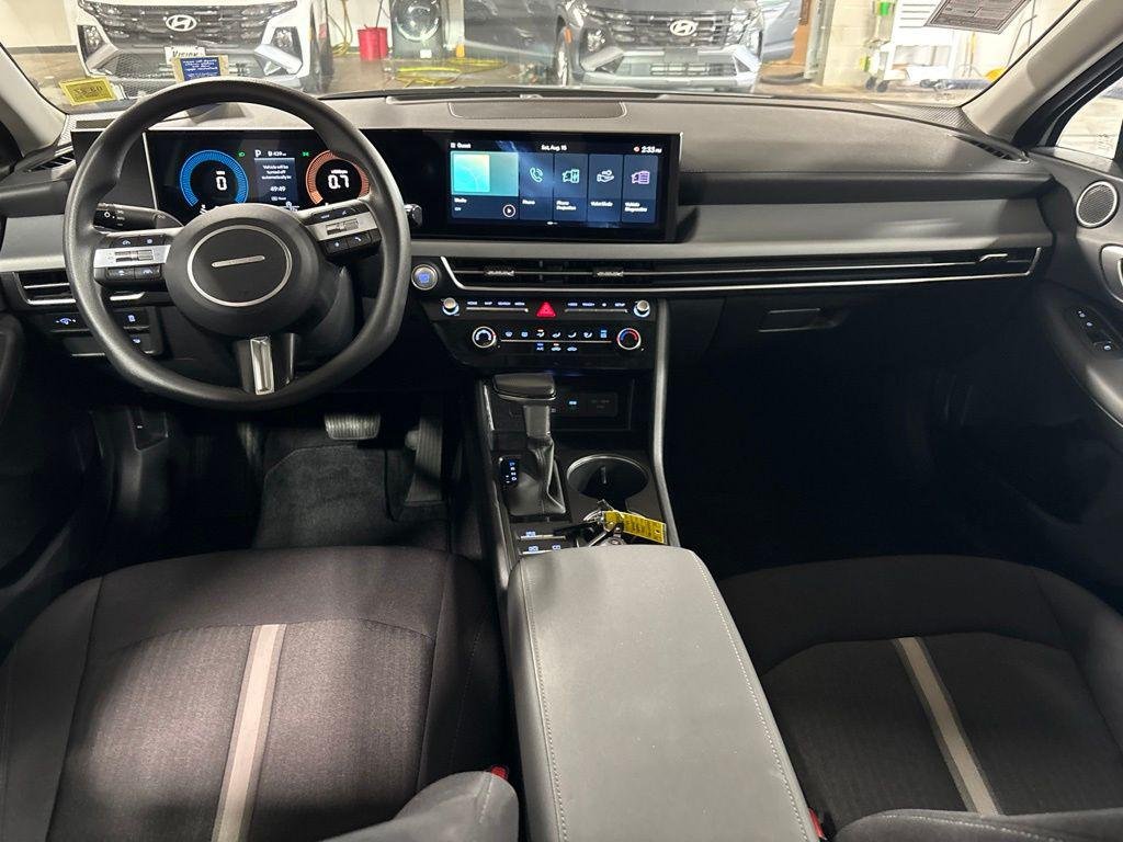 New 2026 White Hyundai SE image 10