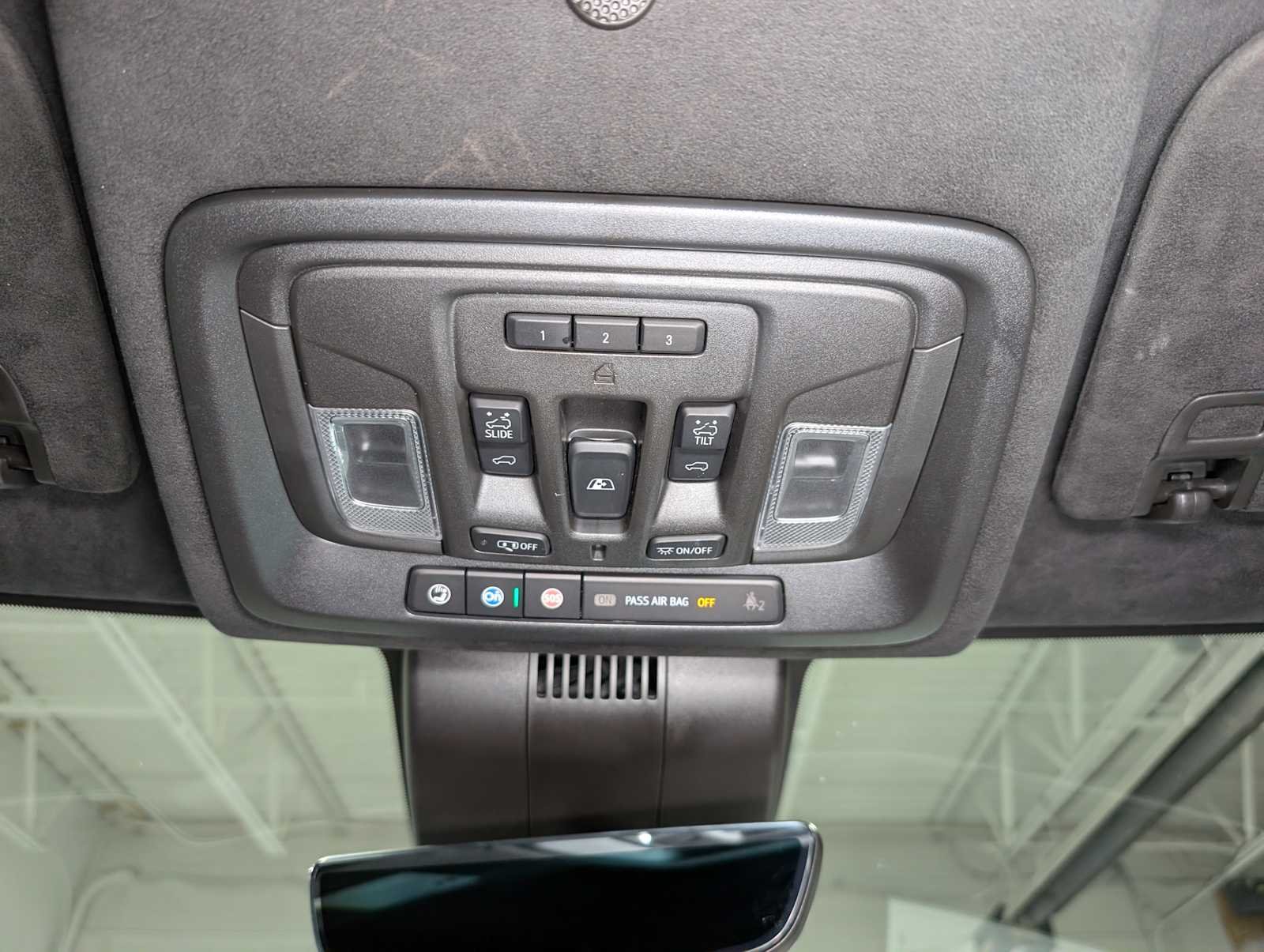 Used 2022 SUMMIT WHITE GMC AT4X image 30