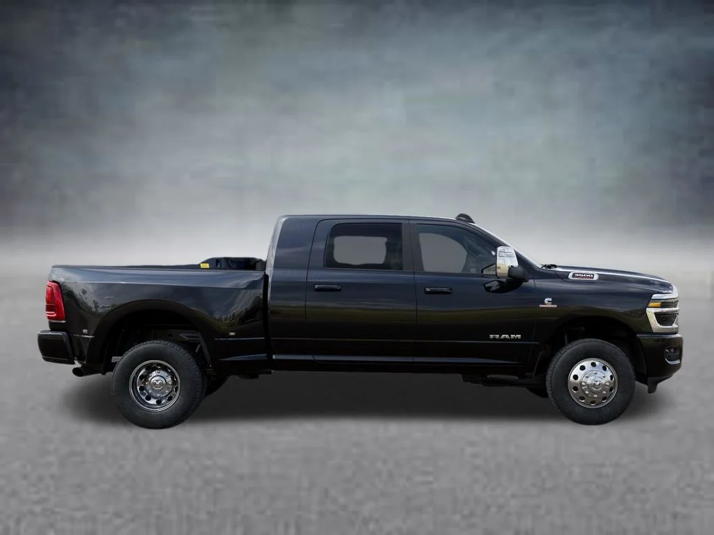 New 2026 Diamond Black Crystal Pearl-Coat Exterior Paint RAM Laramie image 21