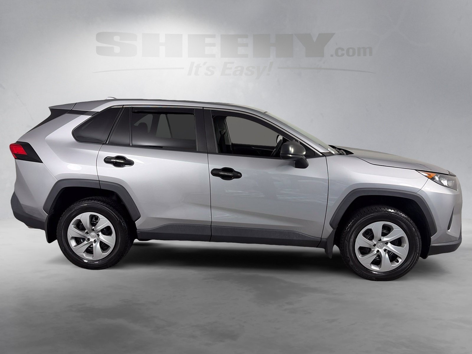 Used 2022 Silver Toyota LE image 10