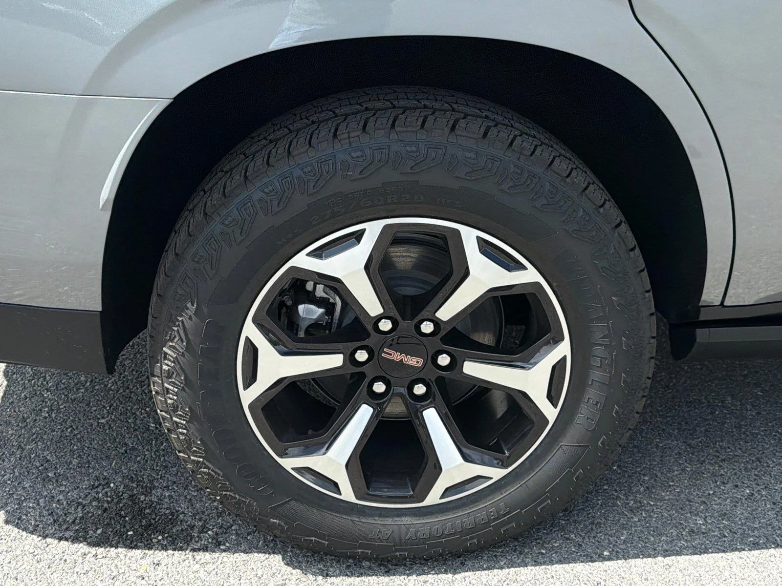 2026 GMC Yukon AT4 Ultimate - Photo 8