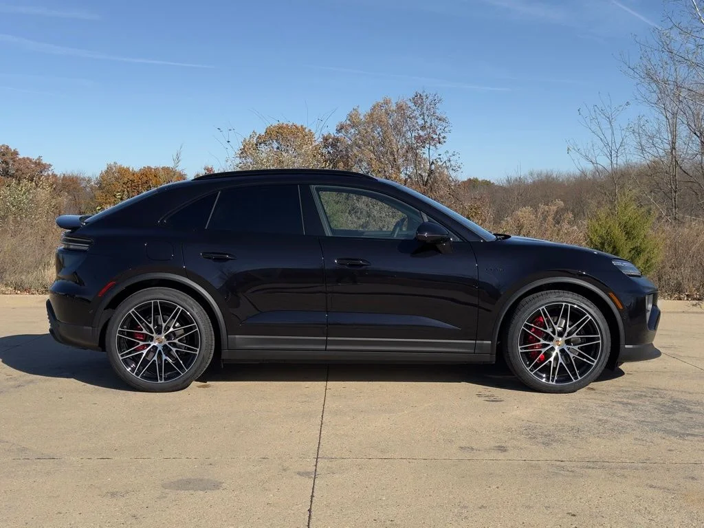 2025 Porsche Macan S - Photo 10