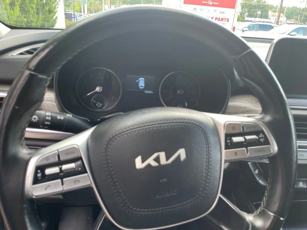 Used 2022 Green Kia EX image 13