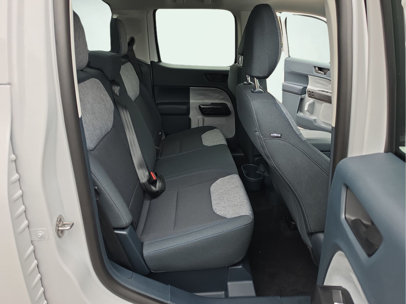 New 2026 Oxford White Ford XLT image 15