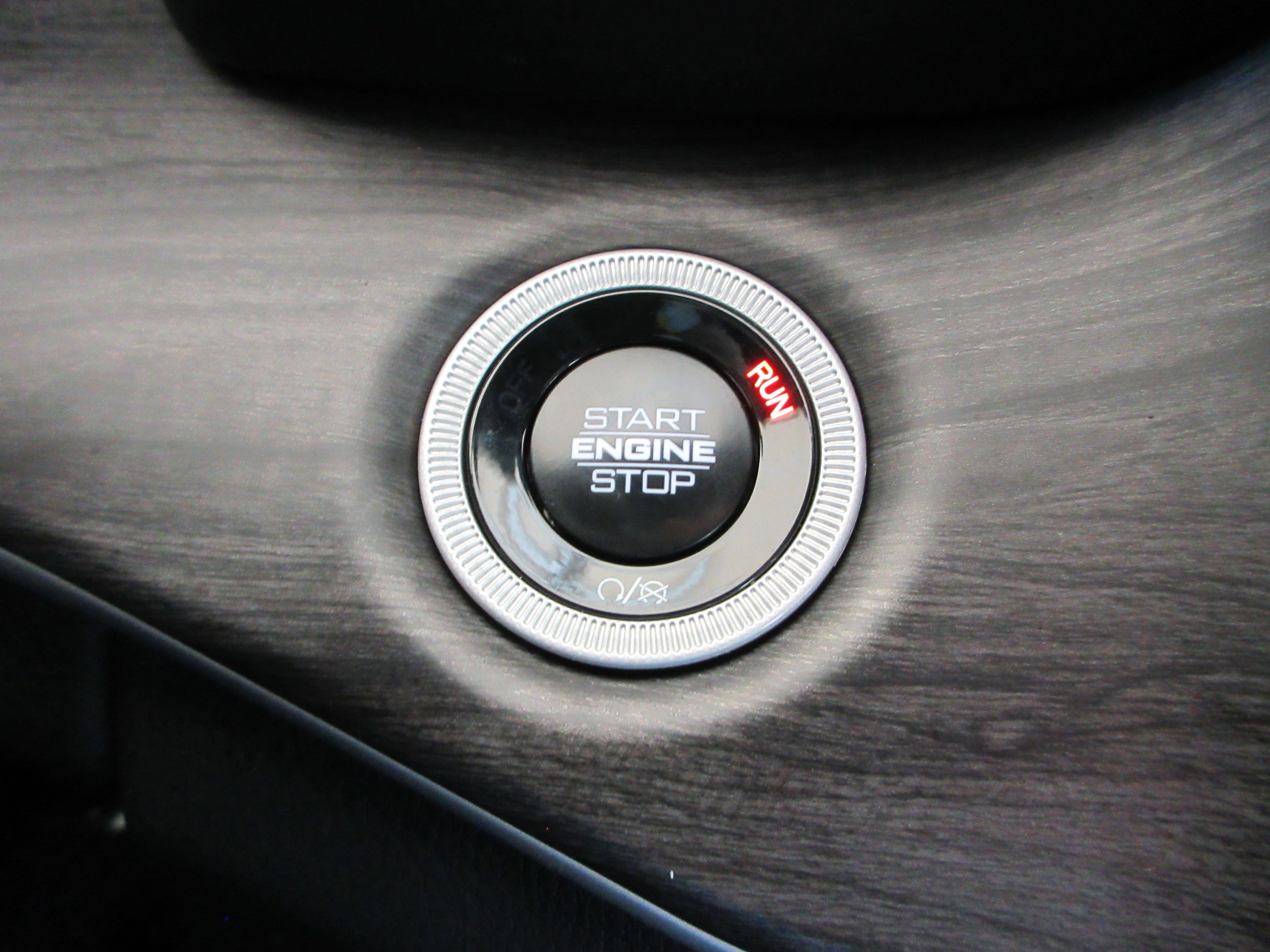 Used 2024 Velvet Red Pearlcoat Jeep Limited image 40