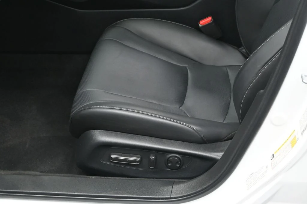 Used 2023 Platinum White Pearl Honda Touring image 13