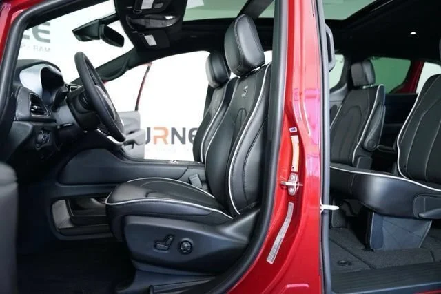 2026 Chrysler Pacifica Limited - Photo 21