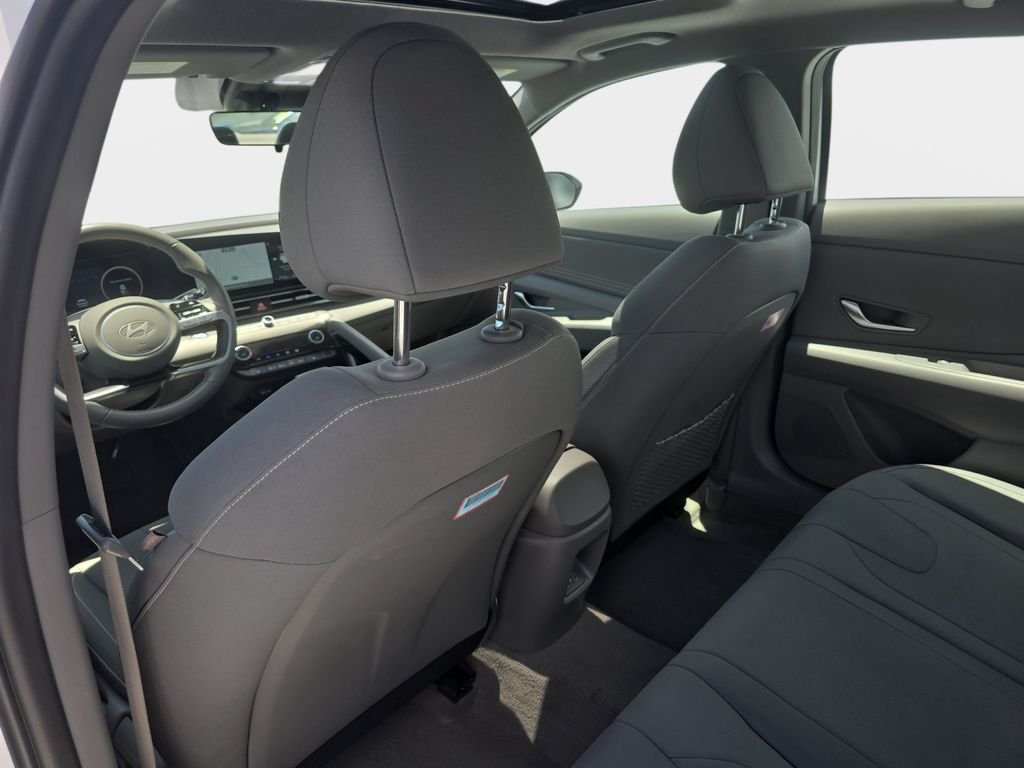 Used 2025 White Hyundai SEL Convenience image 13