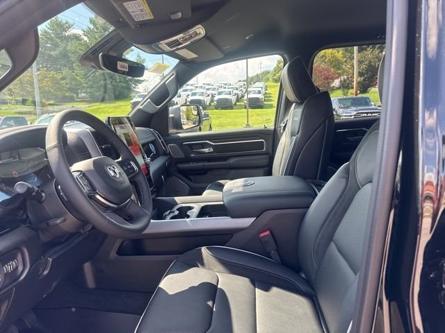 New 2026 Diamond Black Crystal Pearl-Coat Exterior Paint RAM Laramie image 13