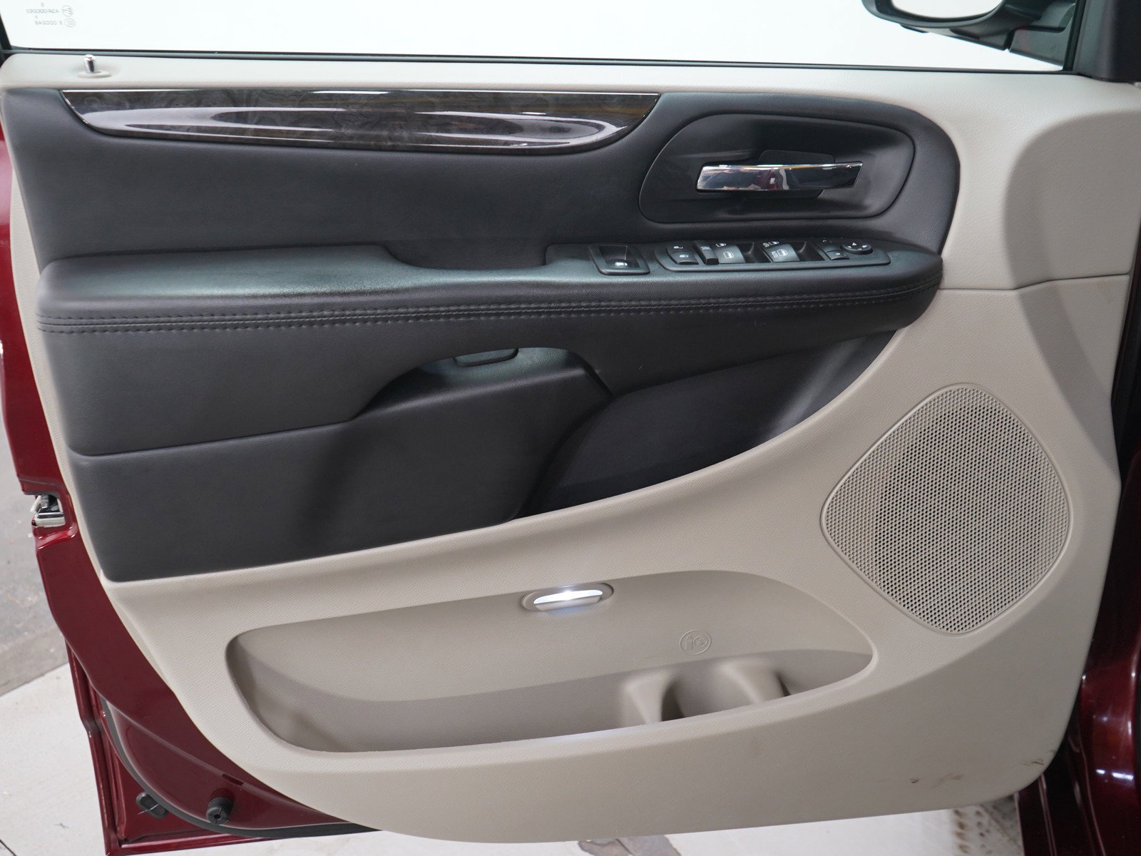 Used 2018 Octane Red Pearlcoat Dodge SE Wagon image 22