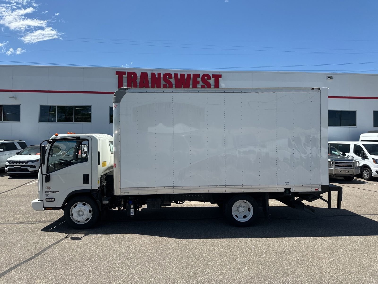 2022 Isuzu NPR-HD's photo