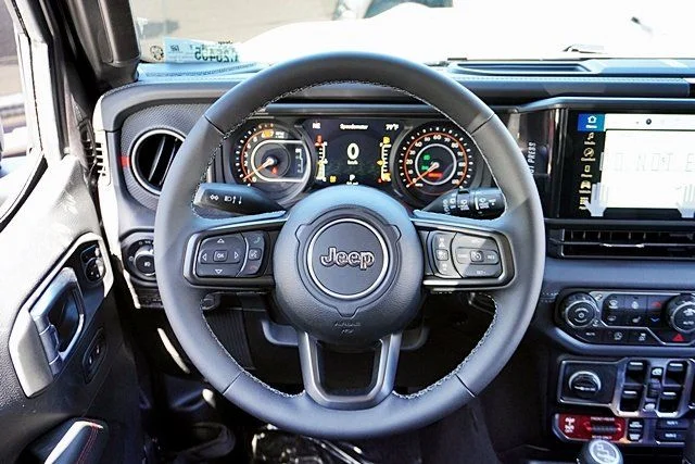 New 2026 Granite Crystal Metallic Clear-Coat Exterior Paint Jeep Rubicon image 23