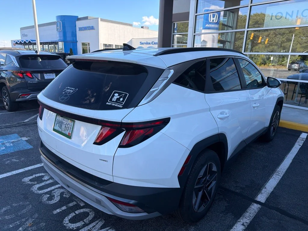Used 2025 White Hyundai SEL image 5