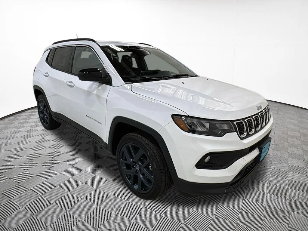 New 2026 Bright White Clearcoat Jeep Latitude image 4