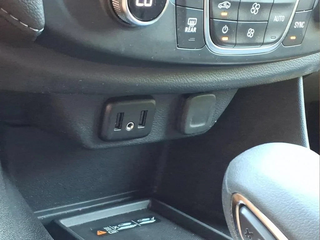 Used 2022 Northsky Blue Metallic Chevrolet LT Cloth image 7