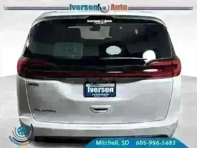 New 2026 Bright White Clear-Coat Exterior Paint Chrysler  image 6