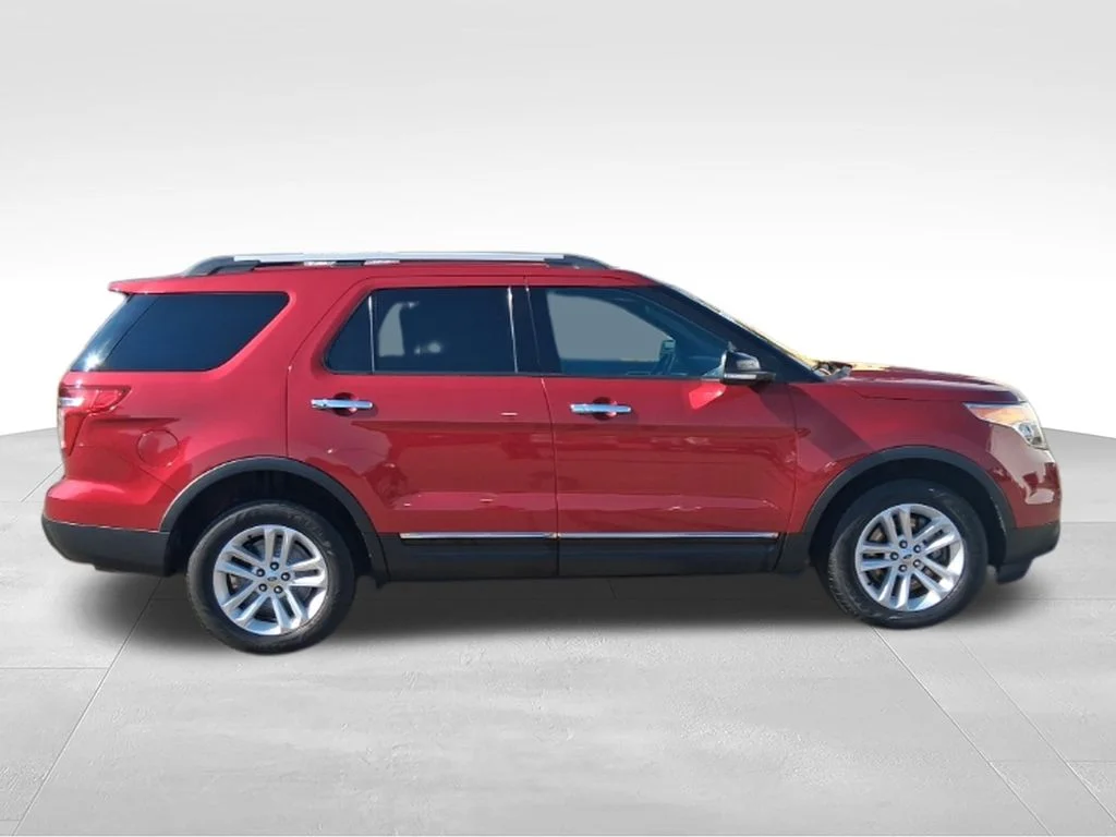 Used 2014 Ruby Red Metallic Tinted Clearcoat Ford XLT image 8