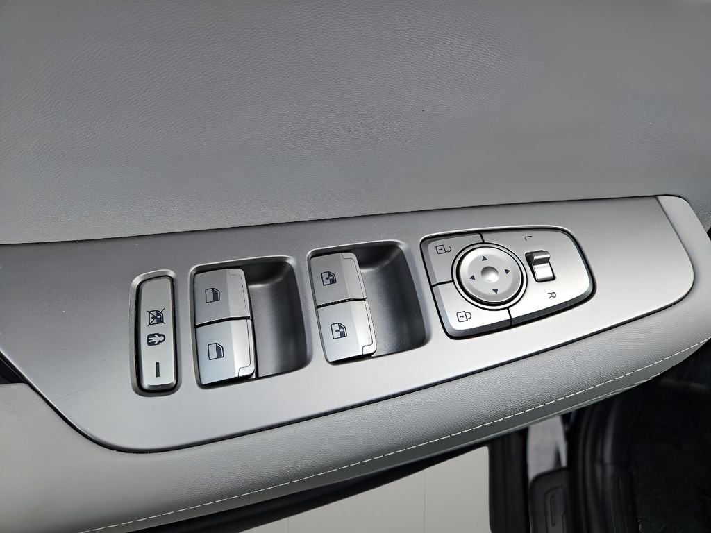 Used 2025 Abyss Black Pearl Hyundai SEL image 23