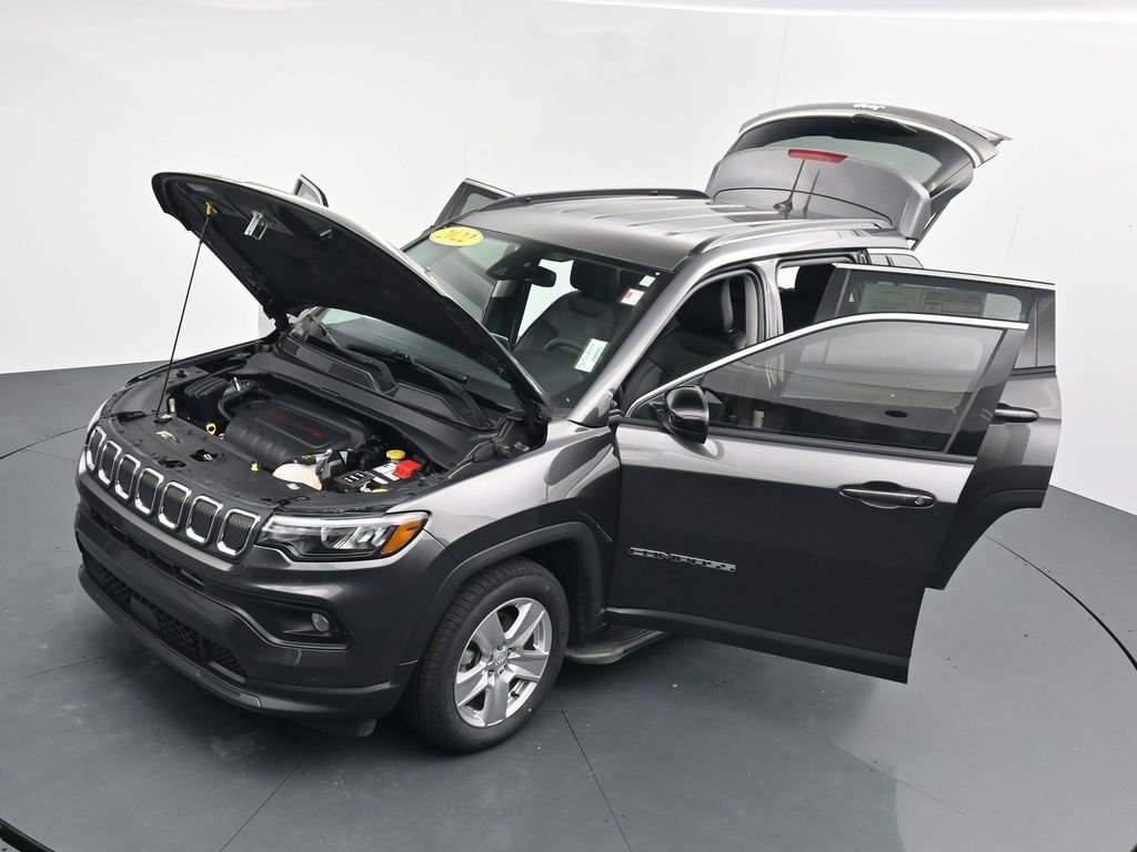 Used 2022 Gray Jeep Latitude image 41