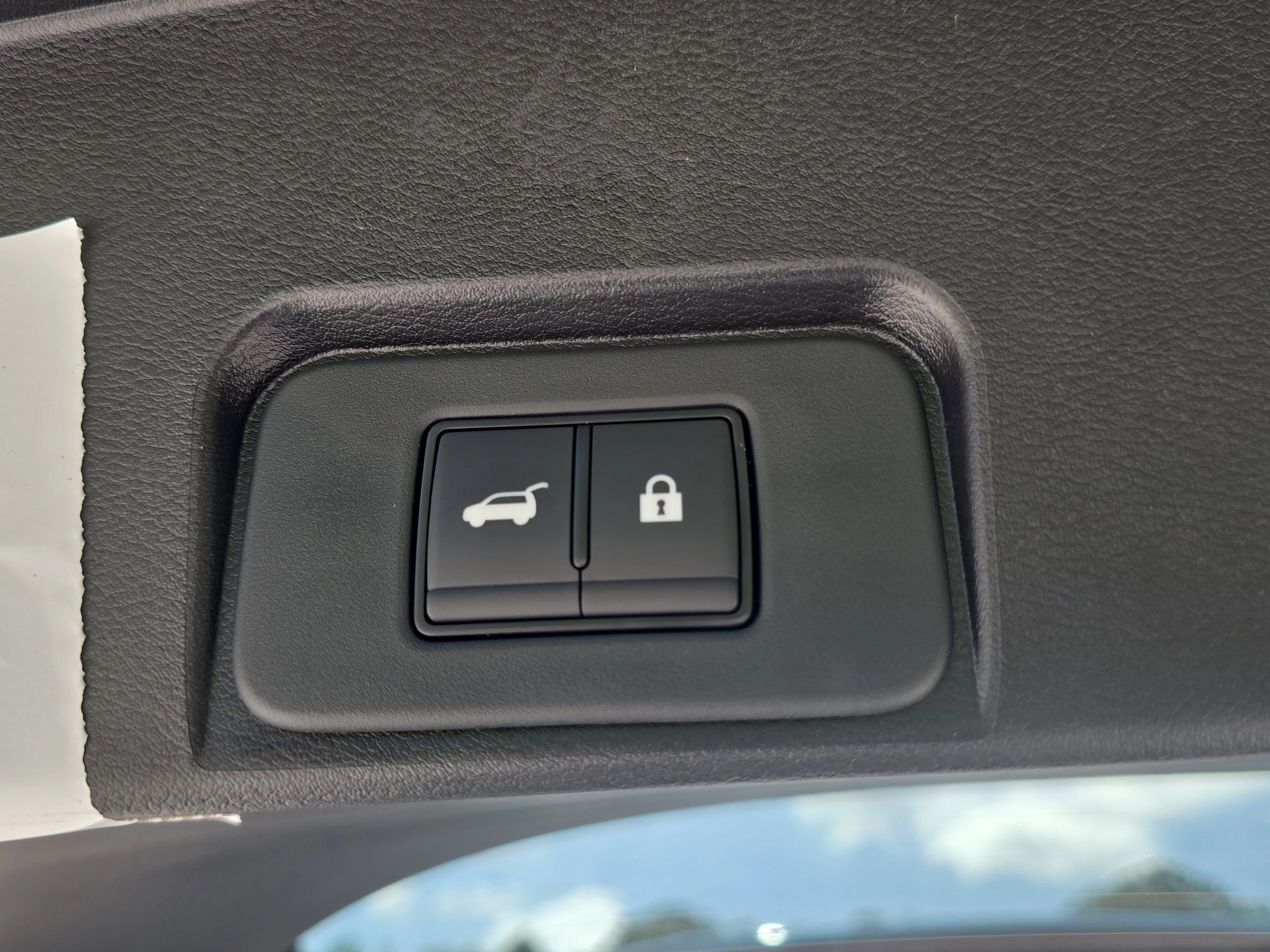 New 2026 Everest White Pearl Tricoat Nissan Dark Armor image 11
