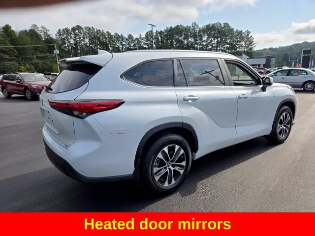 Used 2023 Beige Toyota XLE image 9