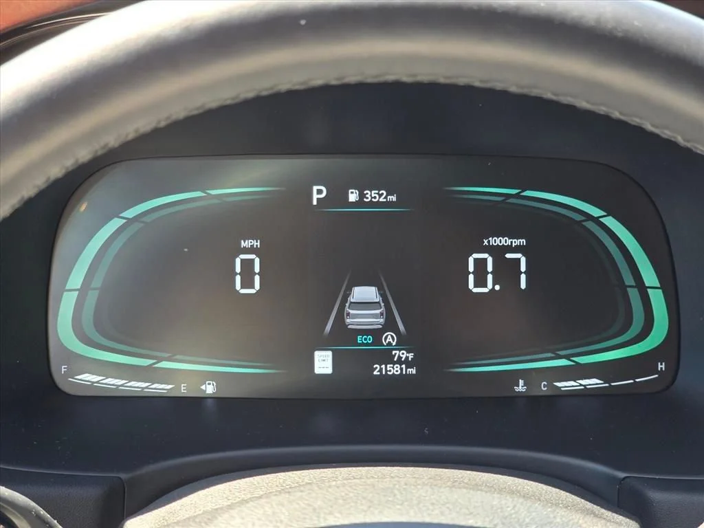 Used 2025 Silver Hyundai SEL image 7