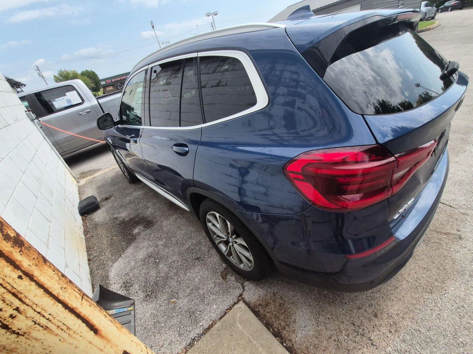 Used 2019 Phytonic Blue Metallic BMW sDrive30i image 3