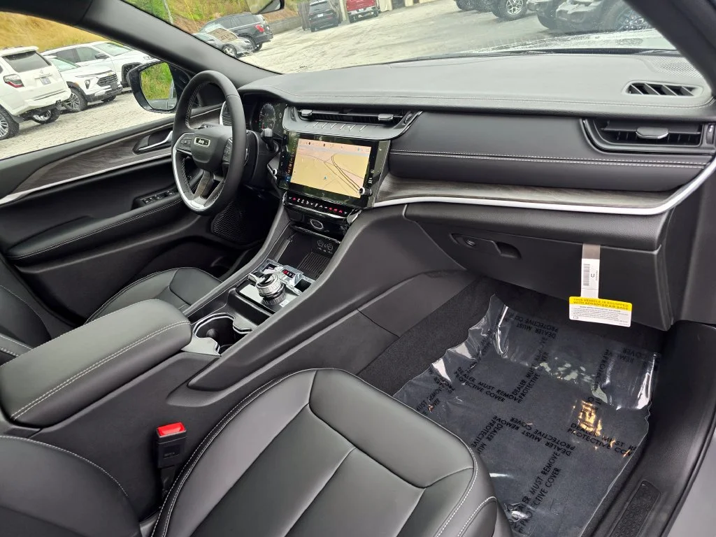New 2027 Gray Jeep Limited image 28