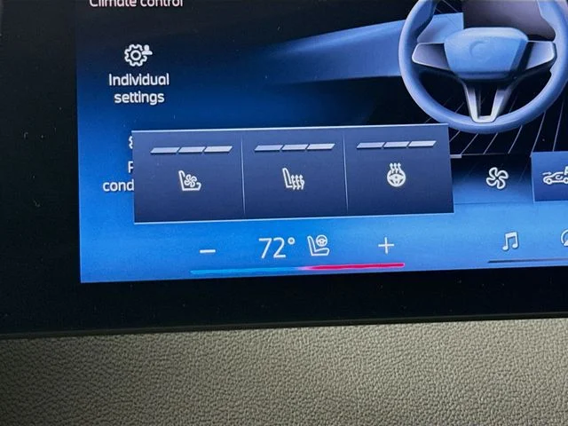 Used 2024 White BMW xDrive50 image 21